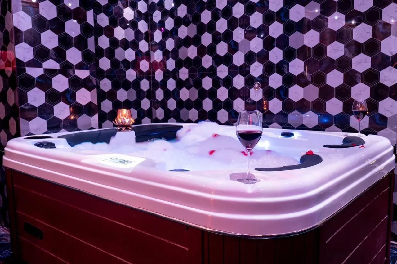 VIP Jacuzzi with wine glasses, foam and rose petals at Phoenix International Spa